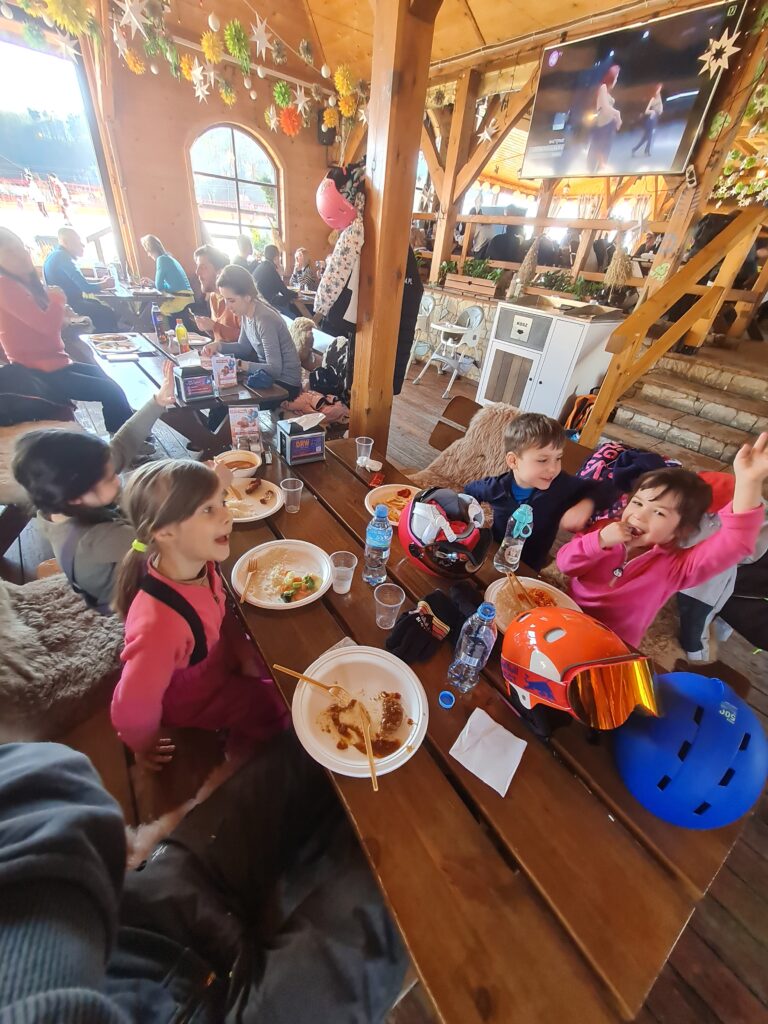 Obiad w trakcie półkolonii w ferie mazowieckie